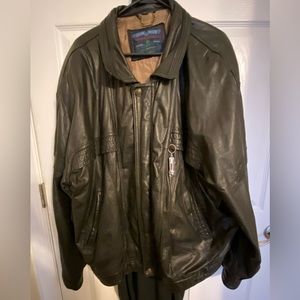Vintage Late 70s Members Only Leather Jacket. Insanely good condition.